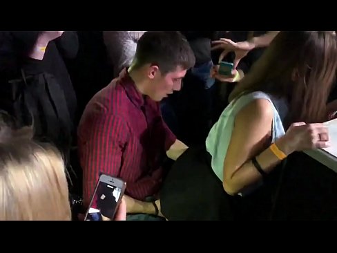 ❤️ Tinuod nga sekso sa usa ka nightclub sa Russia. Ang 18-anyos nga Ruso nga babaye sa anus ug puwerta nakighilawas sa usa ka nightclub ❌ Porn video sa amon